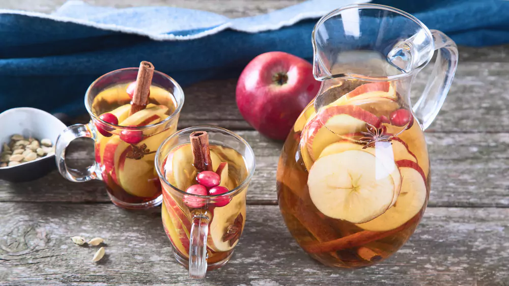 Health Benefits Of Cranberry And Apple Cider Vinegar Juice